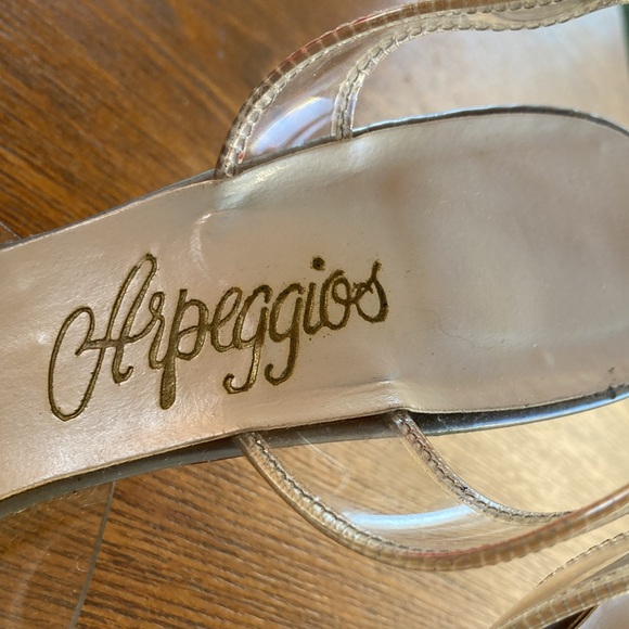 Vintage gorgeous clear vinyl Bow with huge rhinestone on lucite 4” heels - Picture 8 of 8